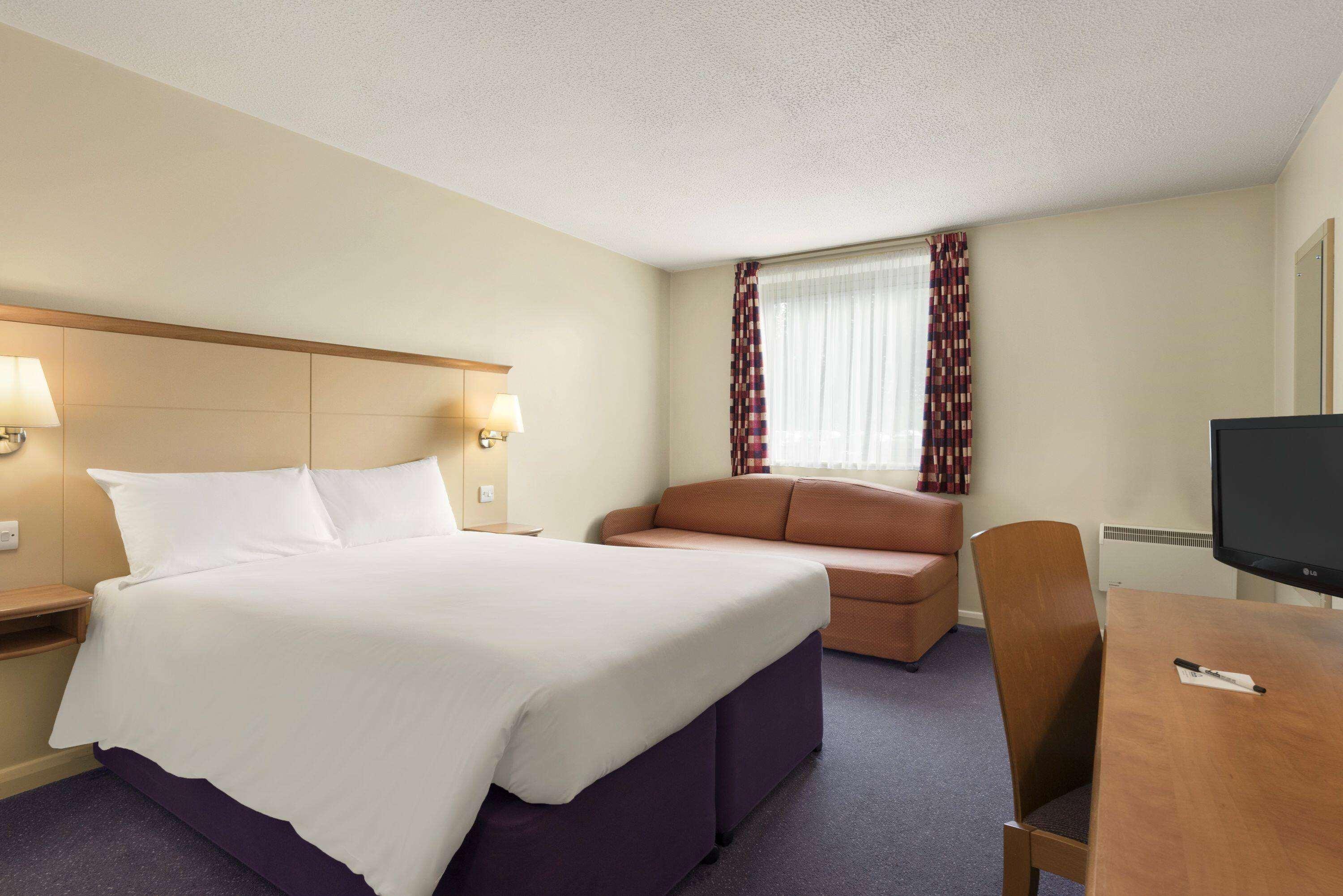 Days Inn Cannock - Norton Canes Exterior photo